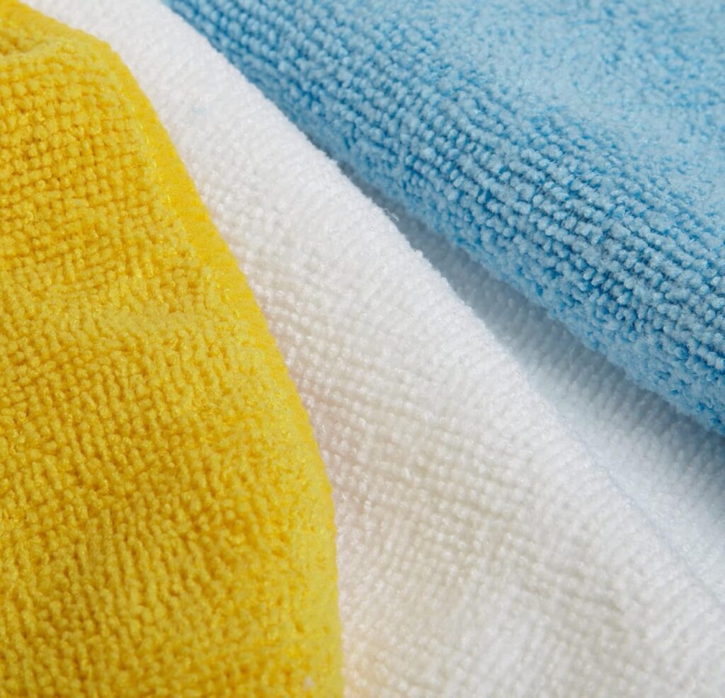 Get the best microfiber cloths for cleaning mirrors. These Amazon Basics reusable towels are ultra-absorbent, lint-free, and perfect for streak-free shine.